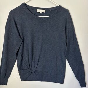 White + Warren Classic Navy Knit w twist on hem small